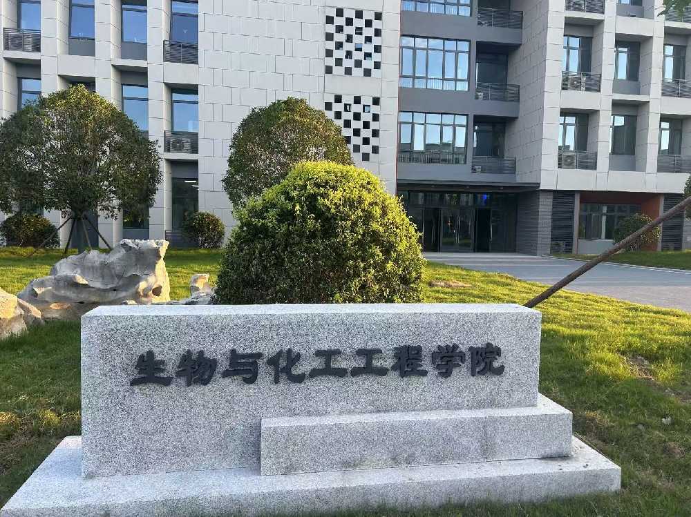 南投县扬州职业大学体育场高杆灯项目
